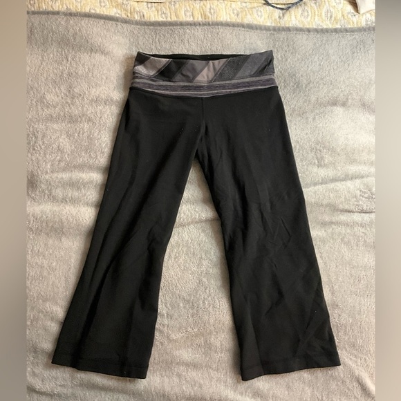 Lululemon Reversible Black cropped leggings size 4 - Picture 3 of 6